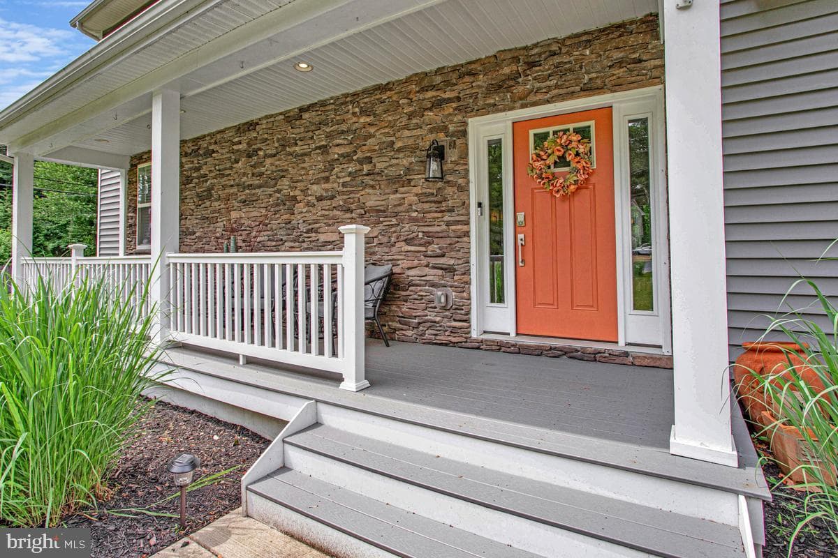 2978 Valley View Road photo 5