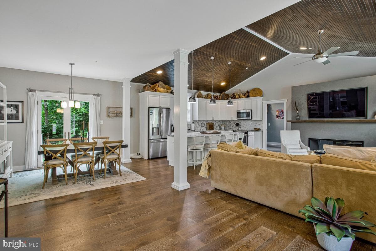 2978 Valley View Road photo 8