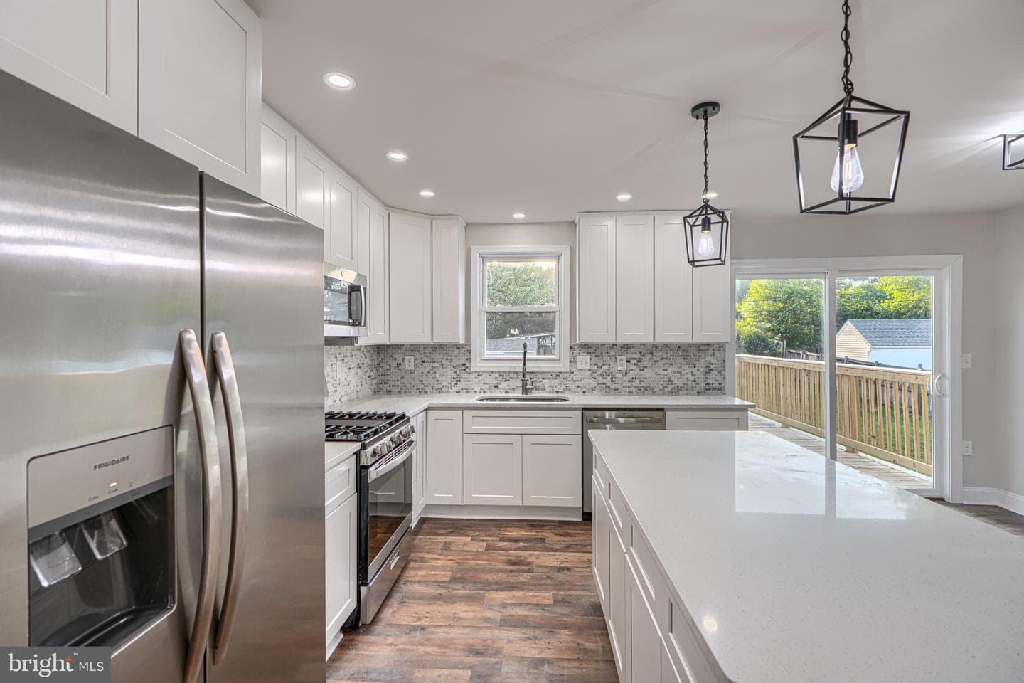 7518 Harmans Rd photo 12