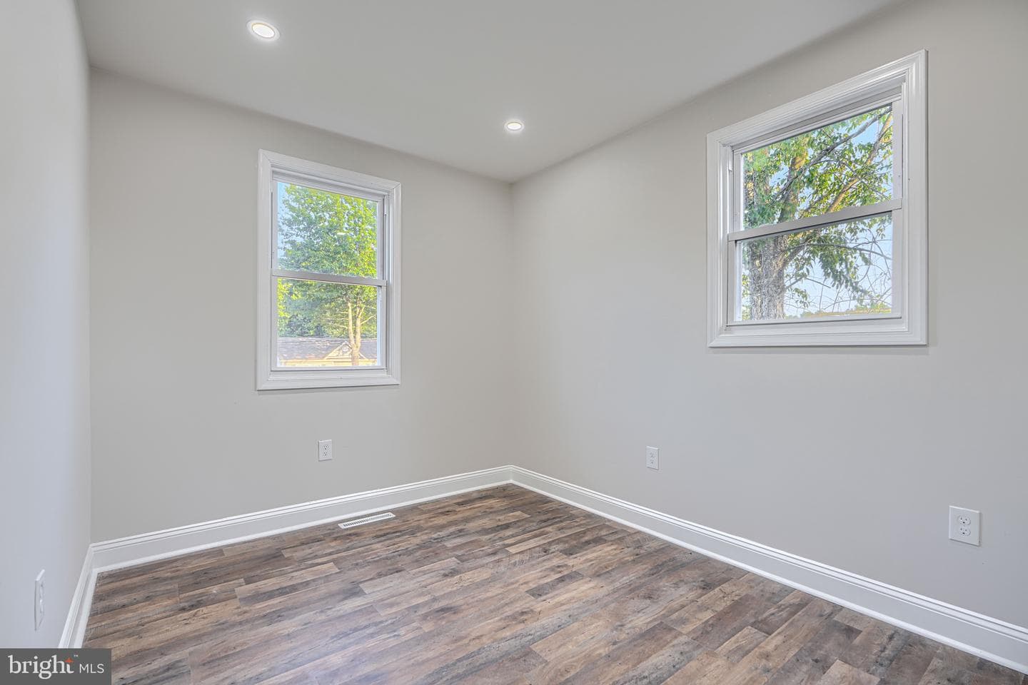 7518 Harmans Rd photo 17