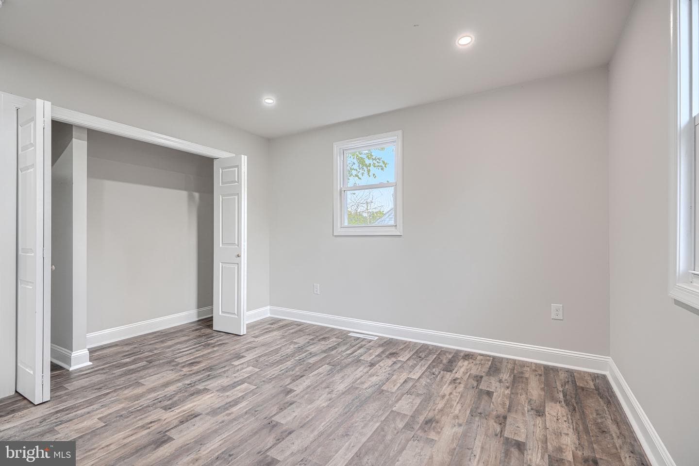 7518 Harmans Rd photo 21