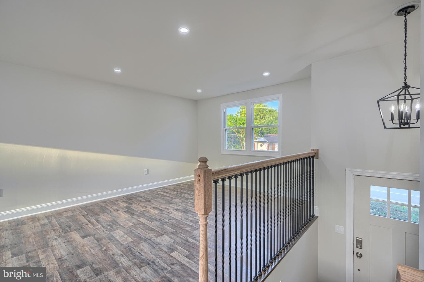 7518 Harmans Rd photo 4