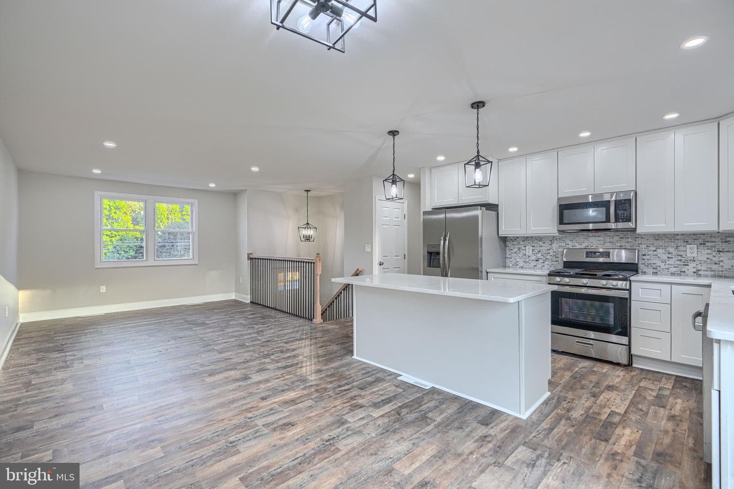 7518 Harmans Rd photo 8