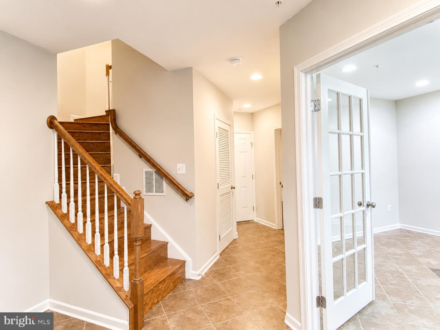 1743 Theale Way photo 5