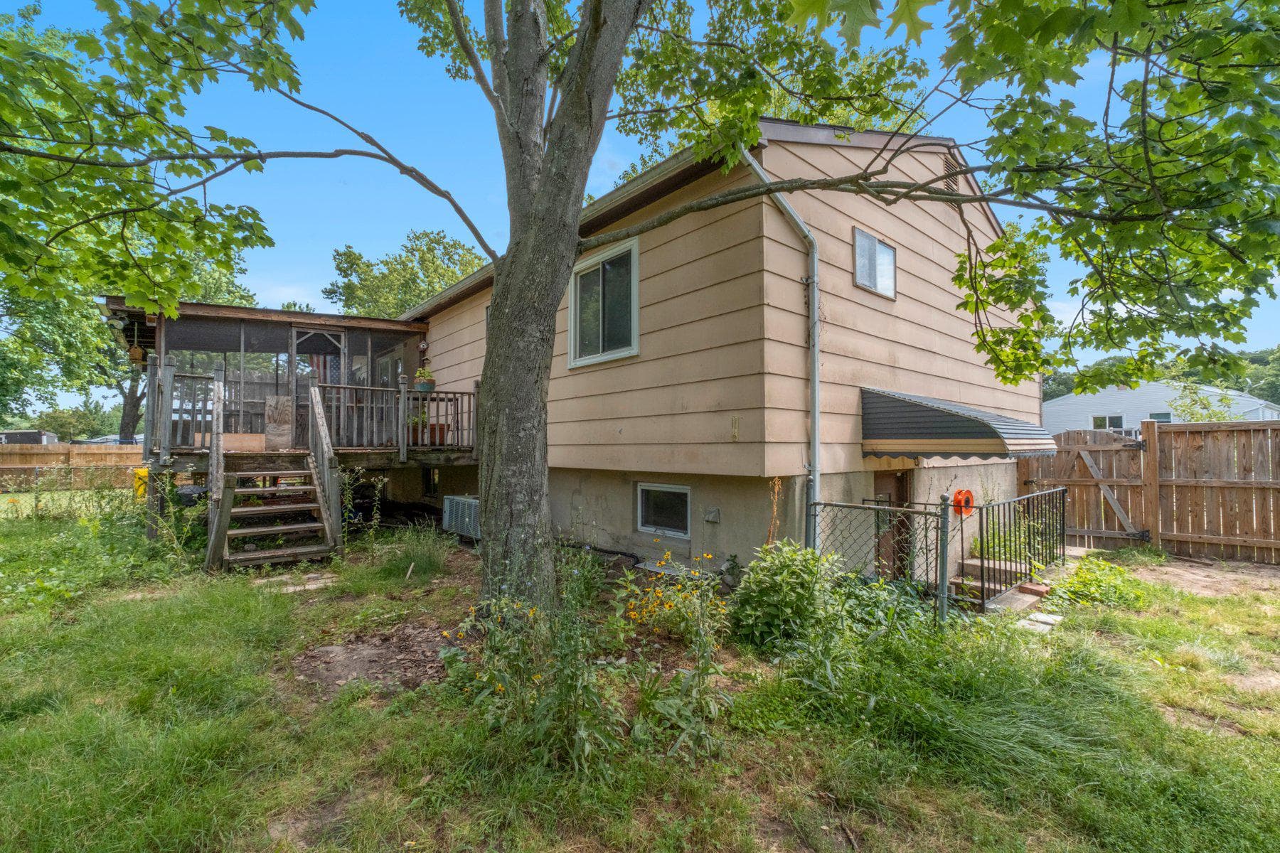 7738 Notley Road photo 6