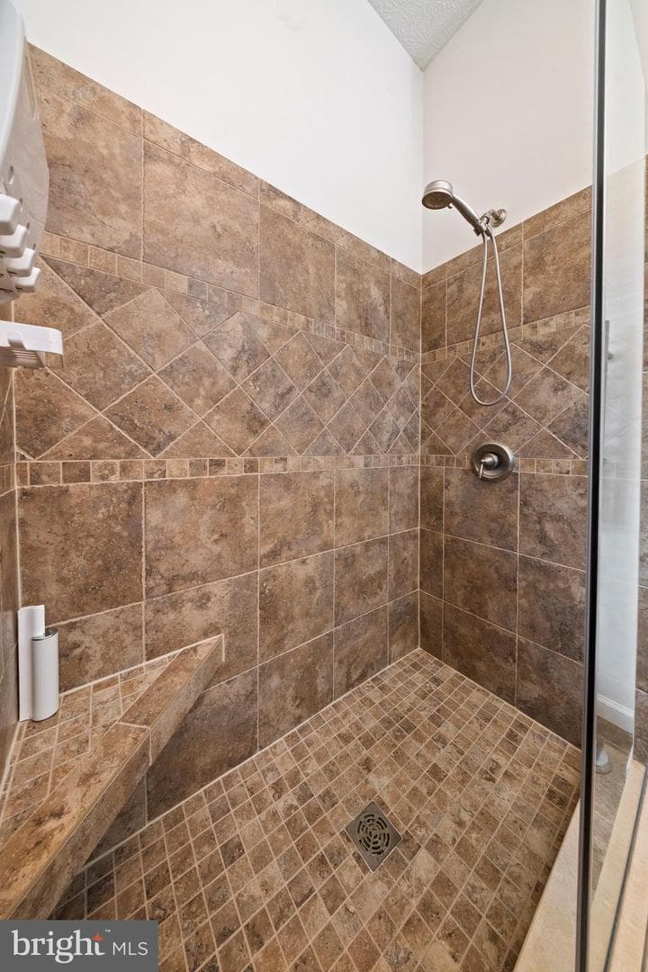 1502 Avennel Way photo 25