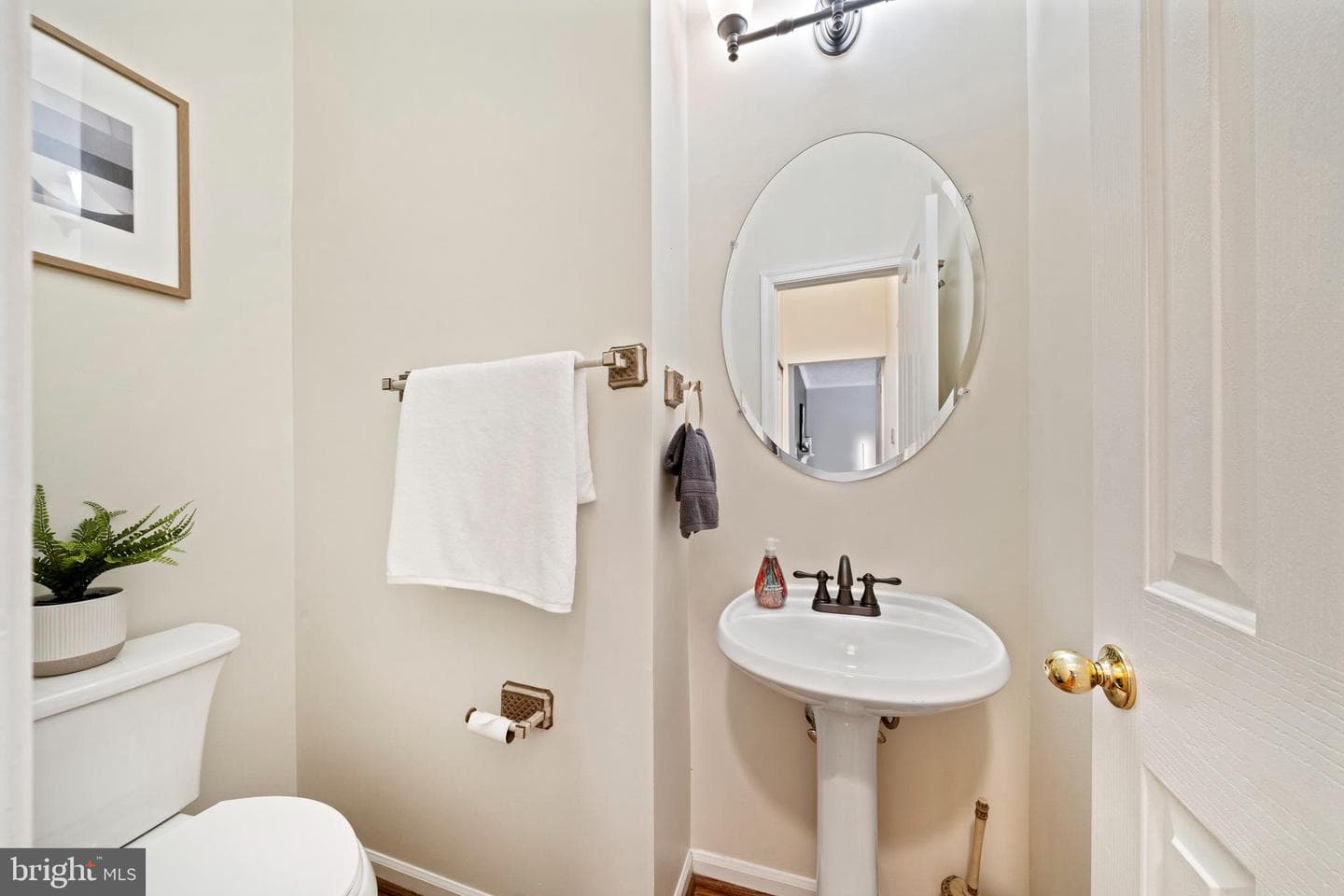 1502 Avennel Way photo 27