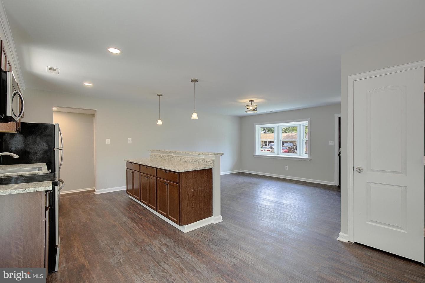 516 Queen Anne Avenue photo 16