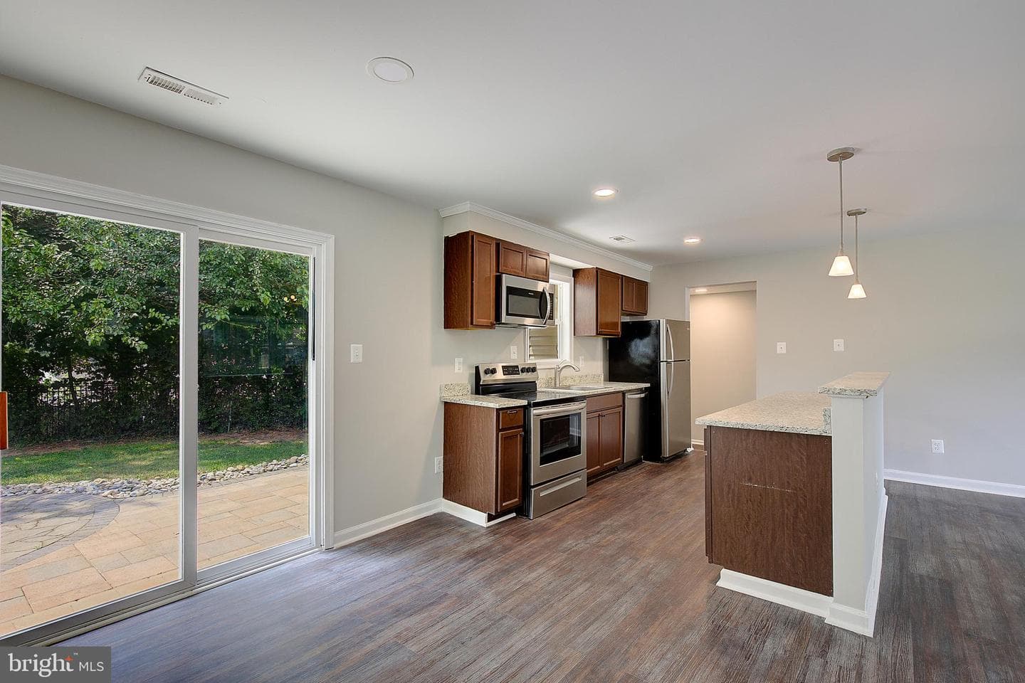 516 Queen Anne Avenue photo 17