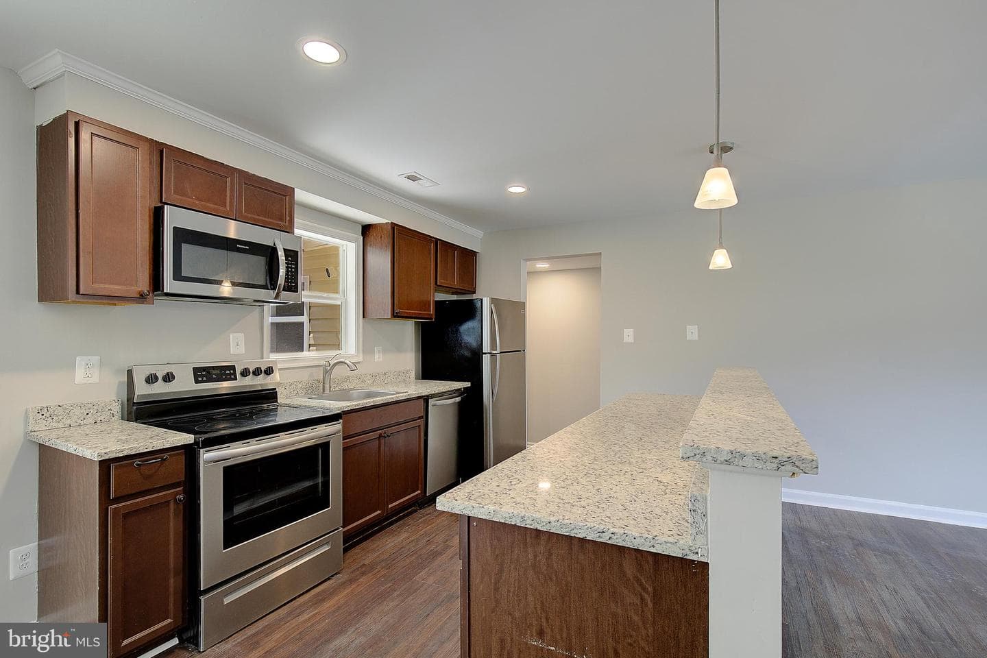 516 Queen Anne Avenue photo 19