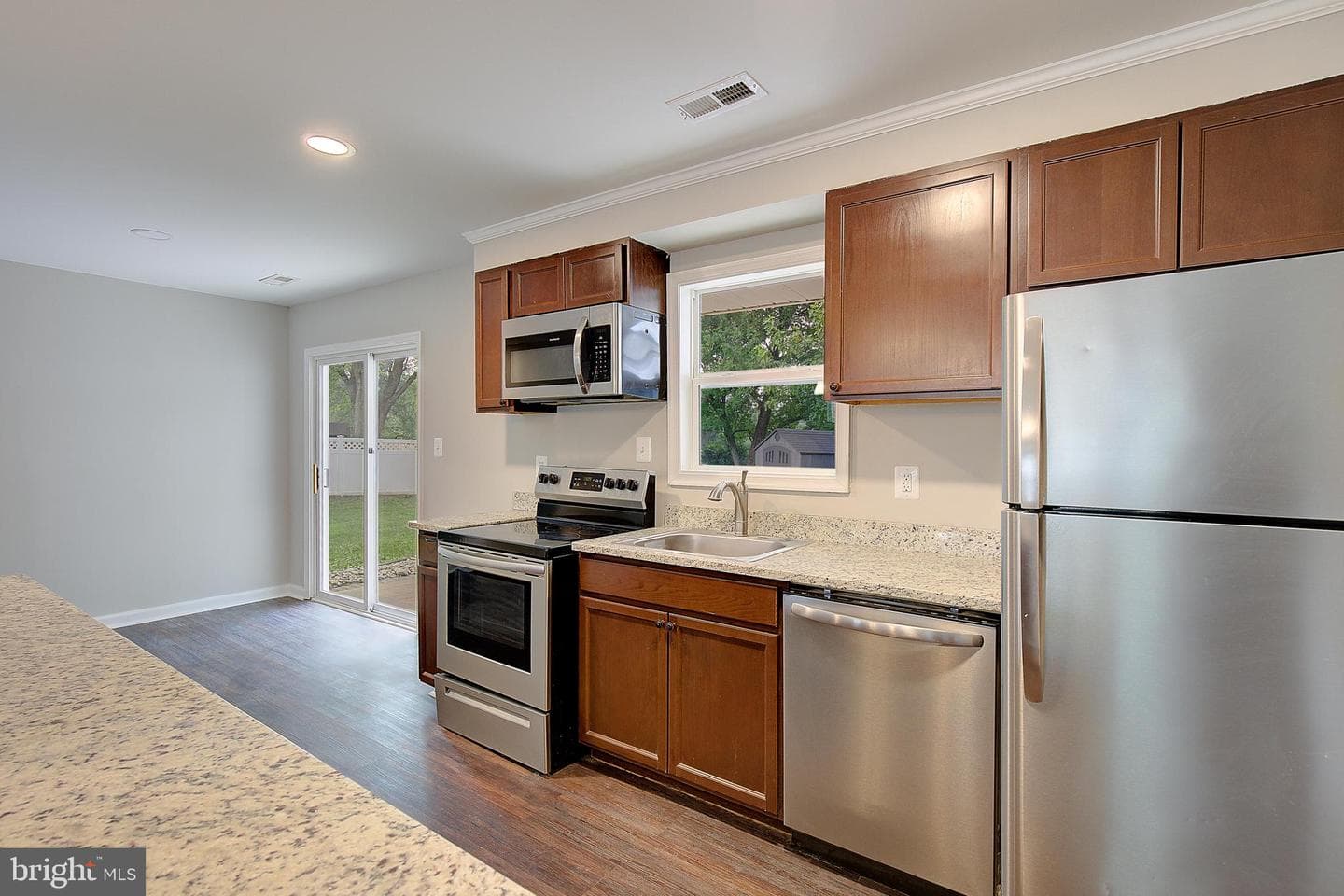 516 Queen Anne Avenue photo 22