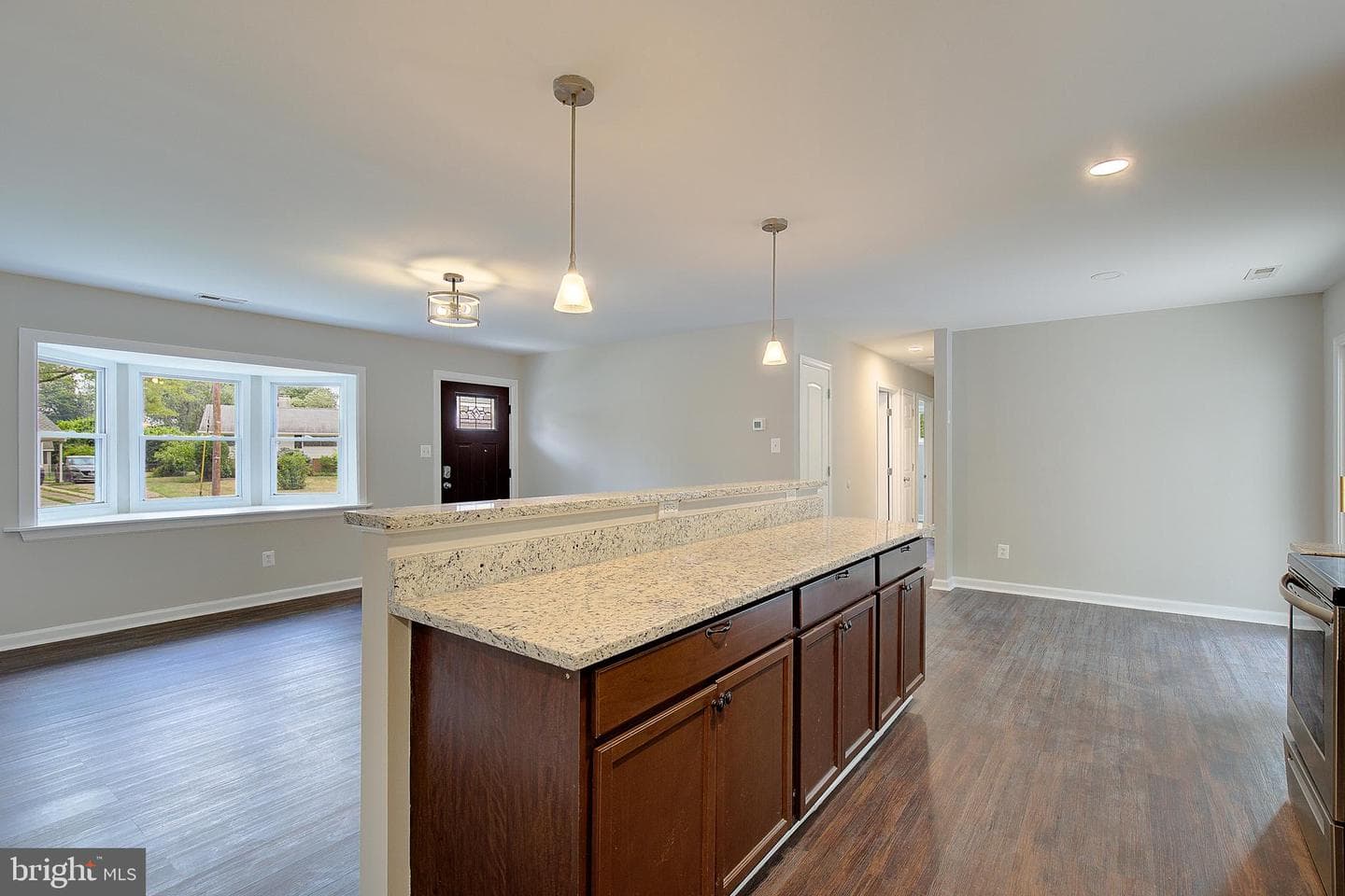 516 Queen Anne Avenue photo 23