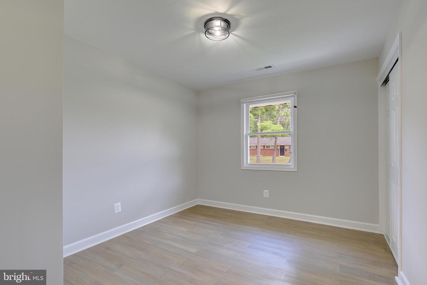 516 Queen Anne Avenue photo 24