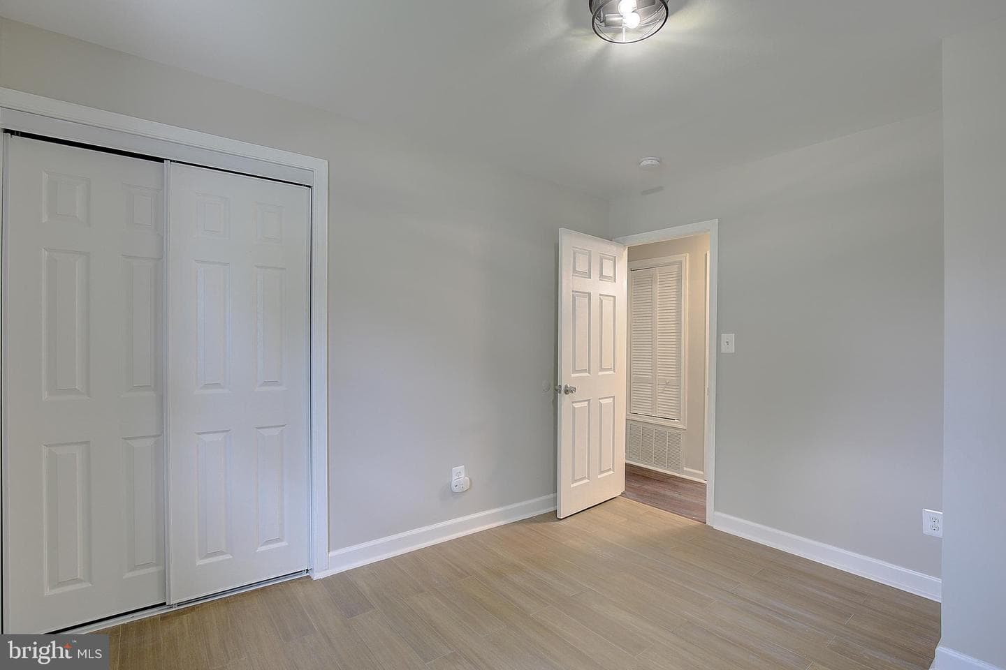 516 Queen Anne Avenue photo 25