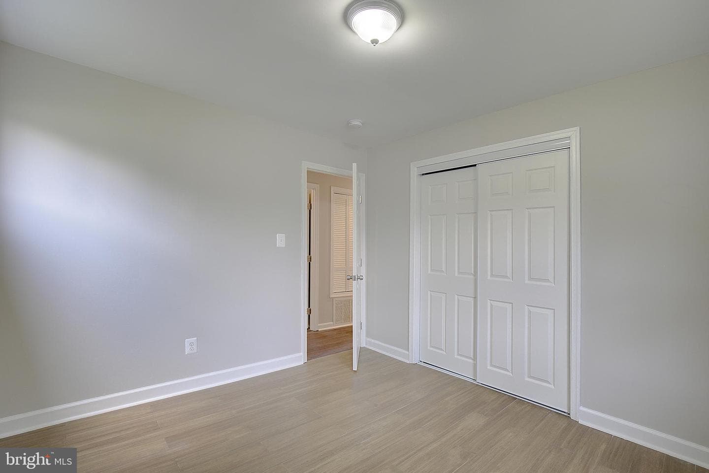 516 Queen Anne Avenue photo 28