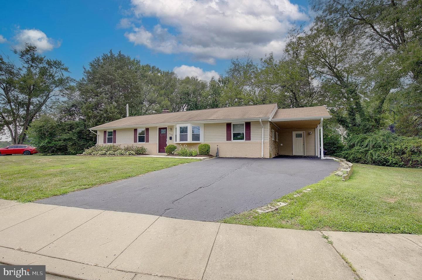 516 Queen Anne Avenue photo 3