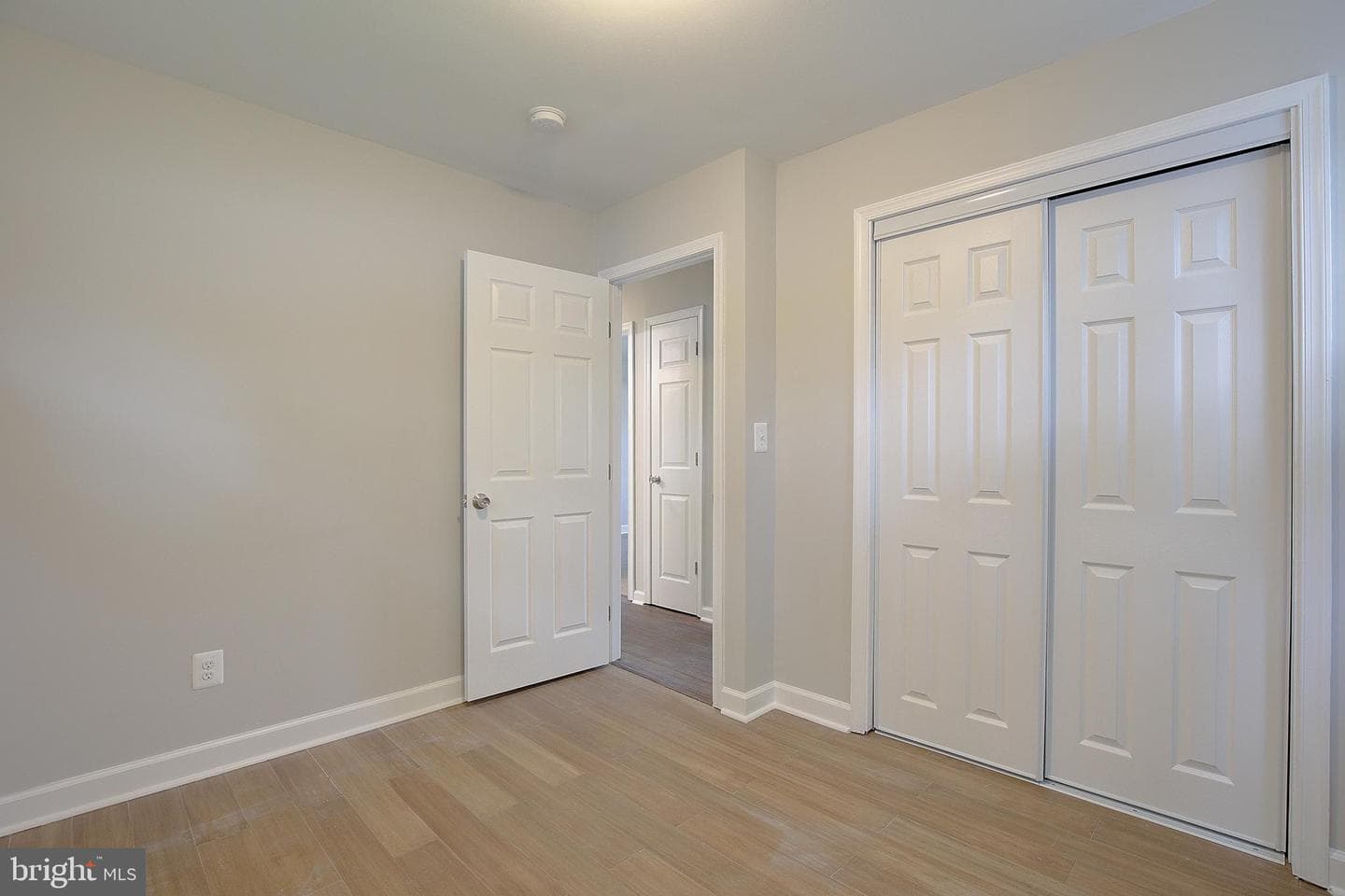 516 Queen Anne Avenue photo 32