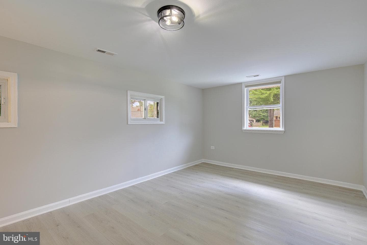 516 Queen Anne Avenue photo 35