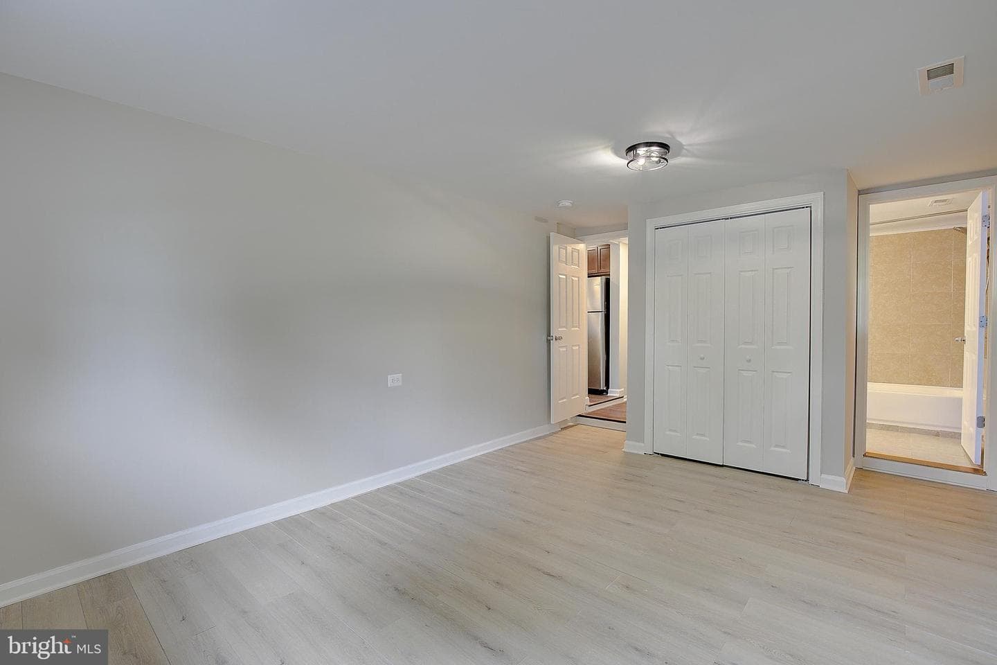516 Queen Anne Avenue photo 37