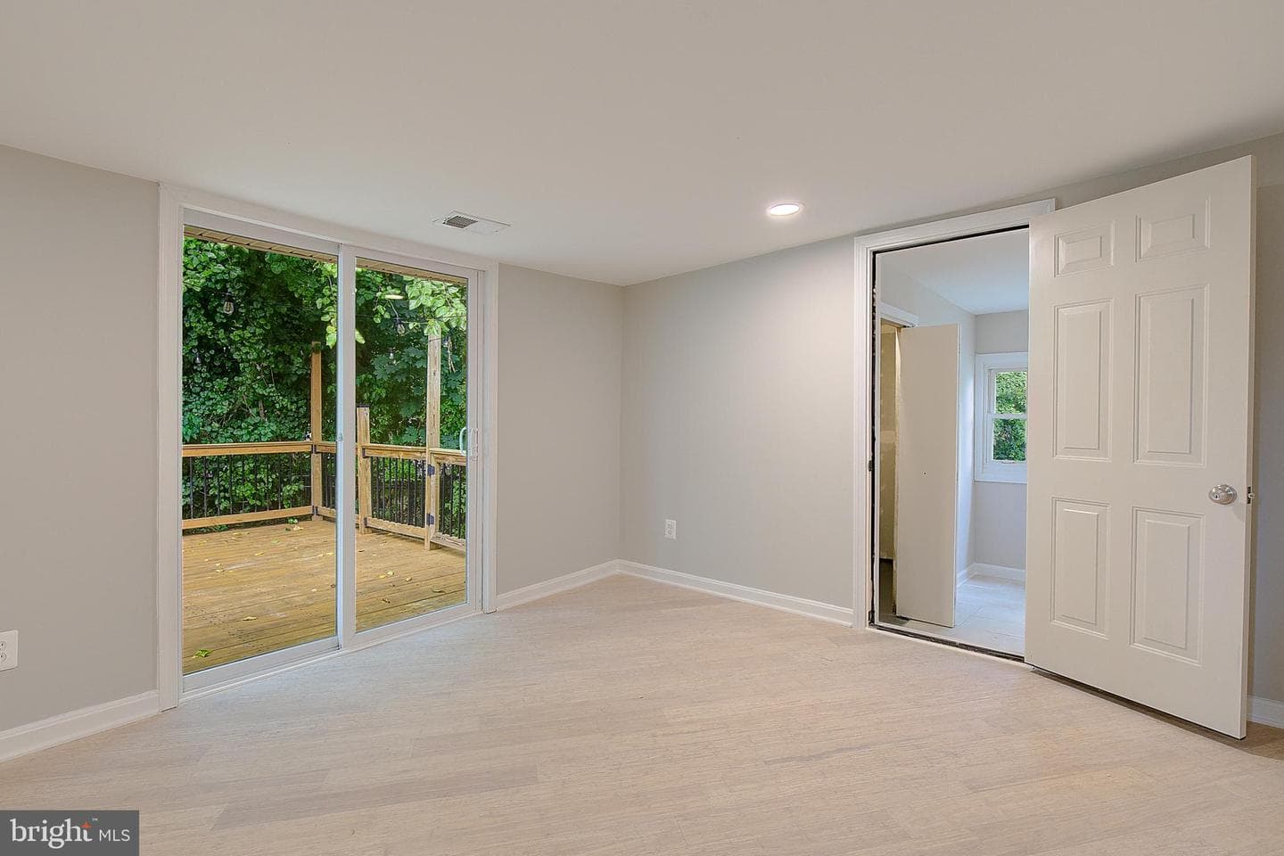 516 Queen Anne Avenue photo 41