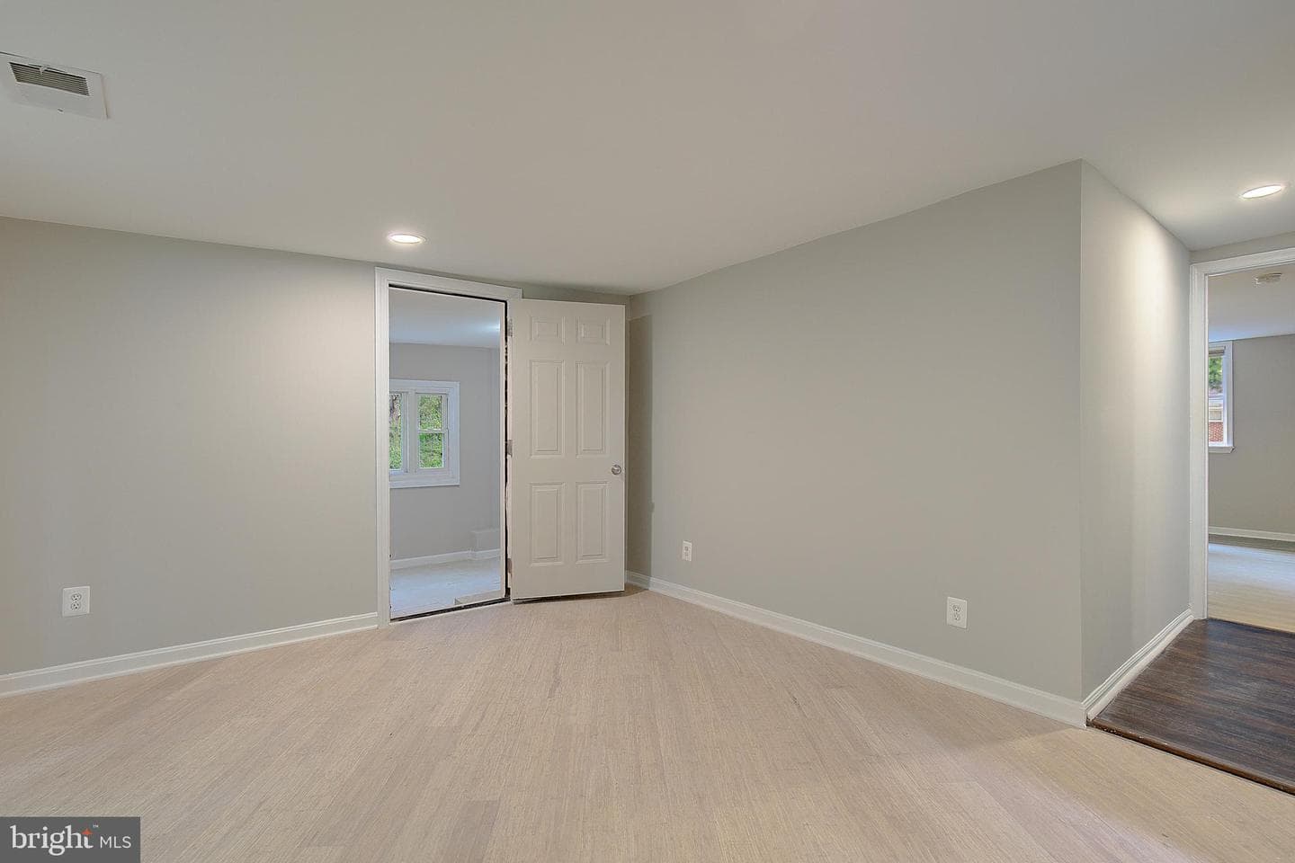 516 Queen Anne Avenue photo 44