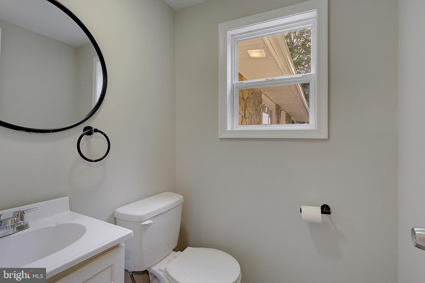 516 Queen Anne Avenue photo 45