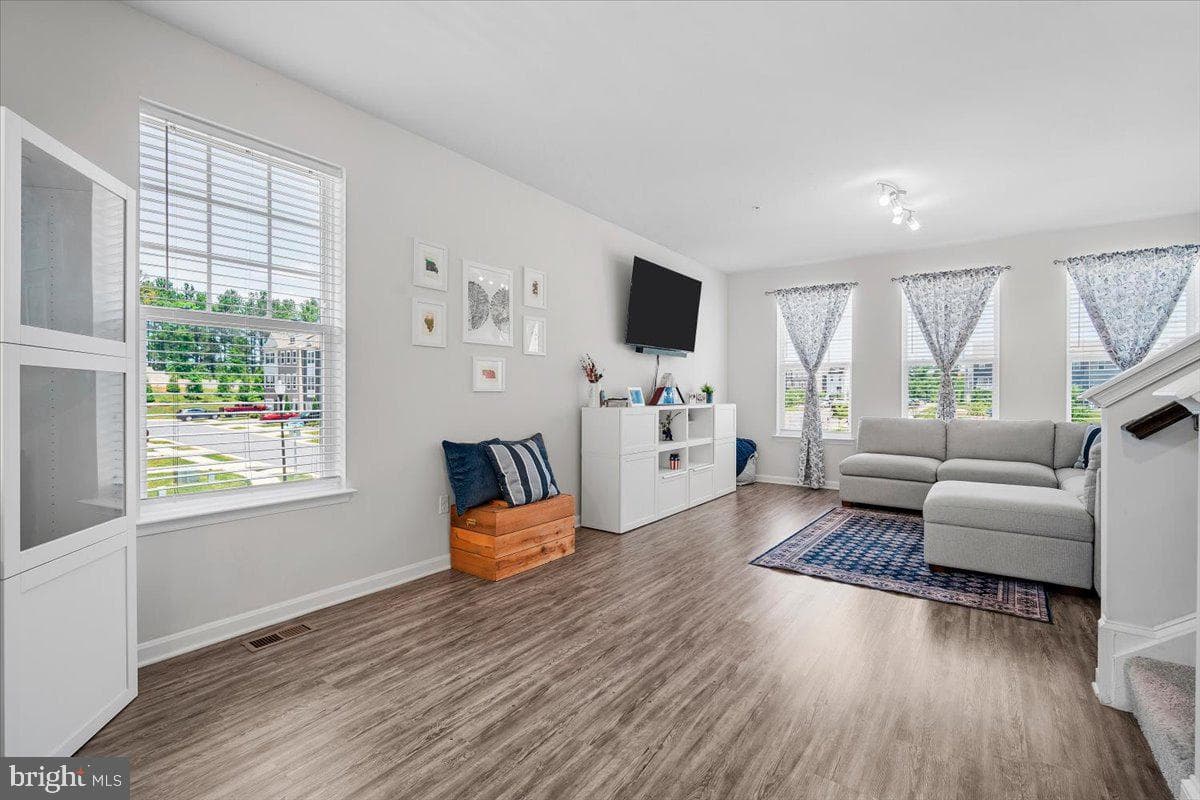 2020 Hinshaw Drive photo 10