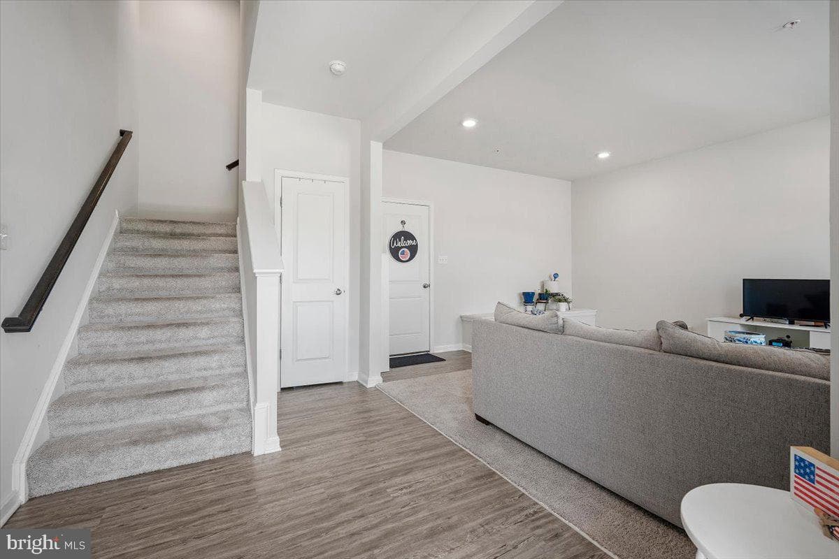 2020 Hinshaw Drive photo 4