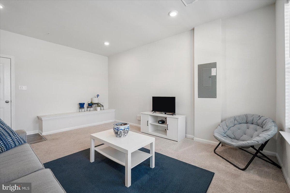 2020 Hinshaw Drive photo 7