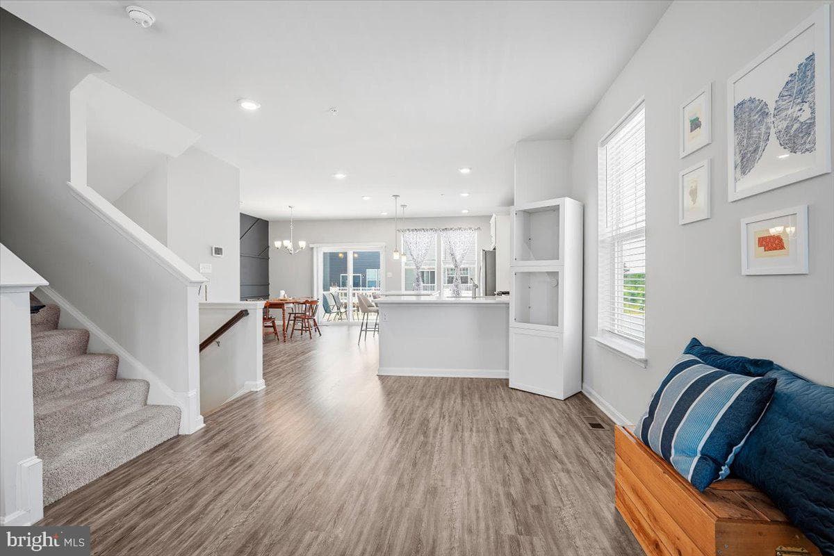 2020 Hinshaw Drive photo 9