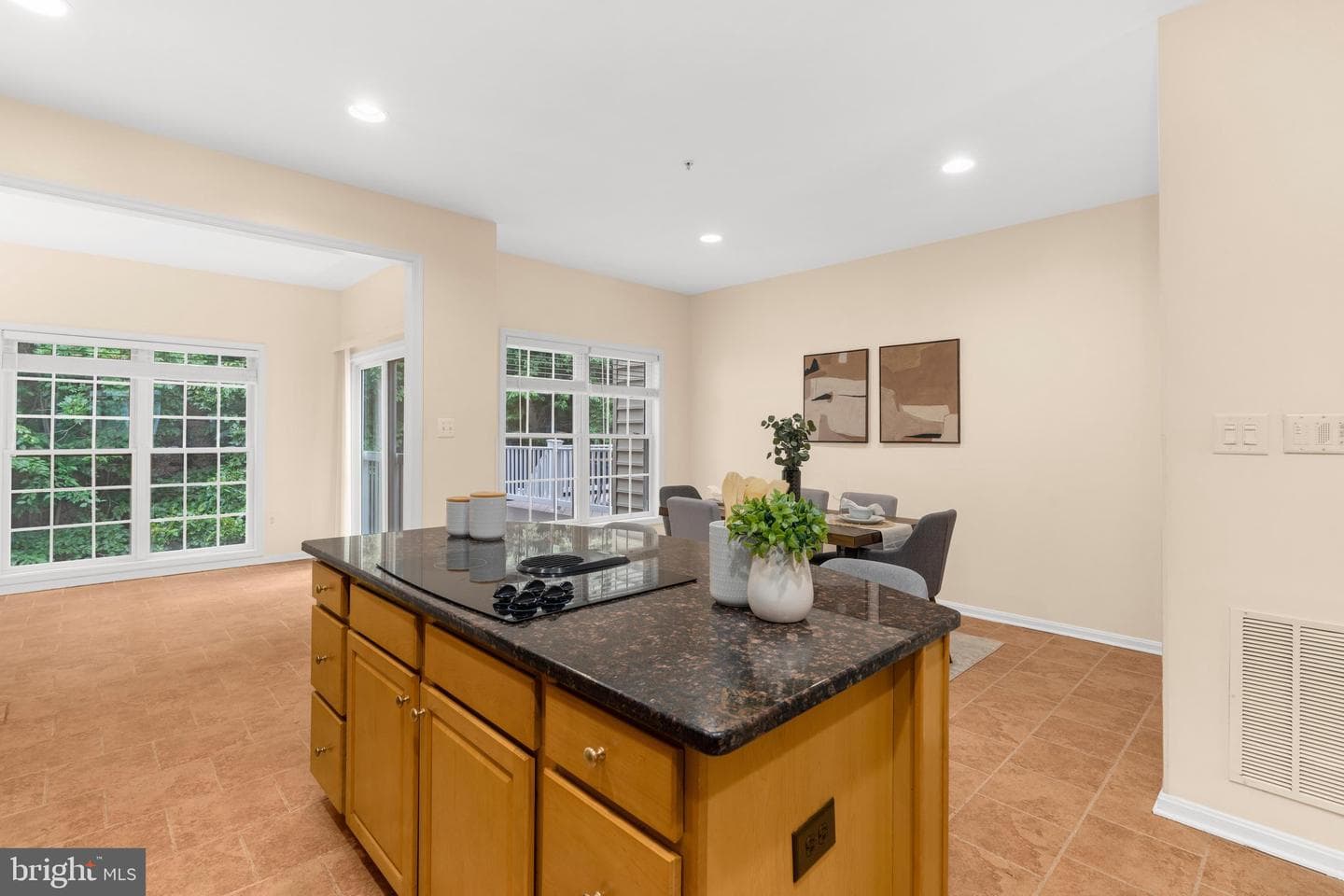 2431 Killarney Ter photo 9