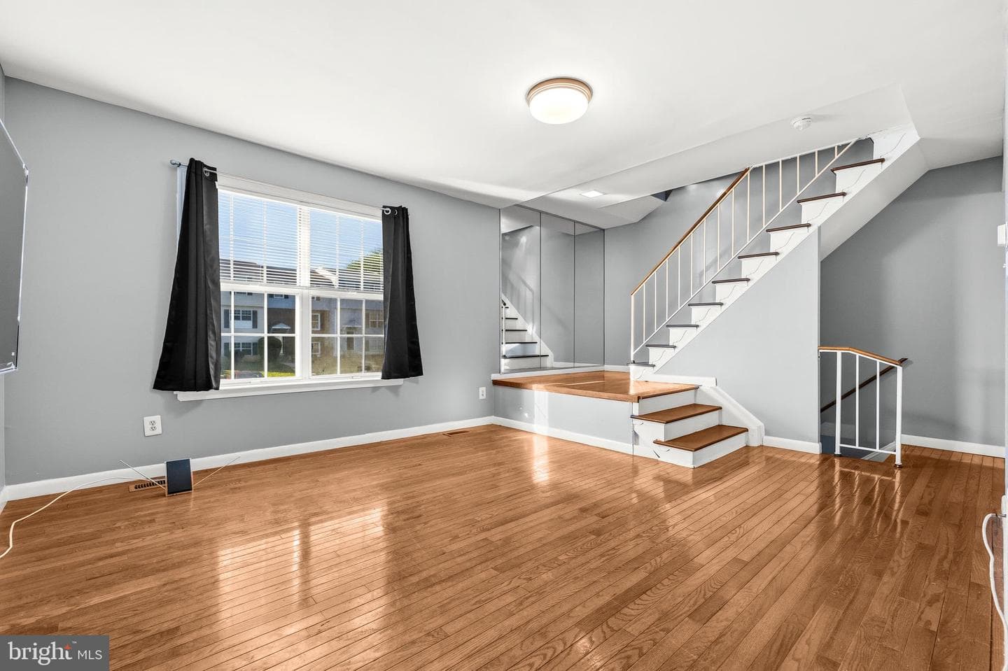 3381 Style Avenue photo 2