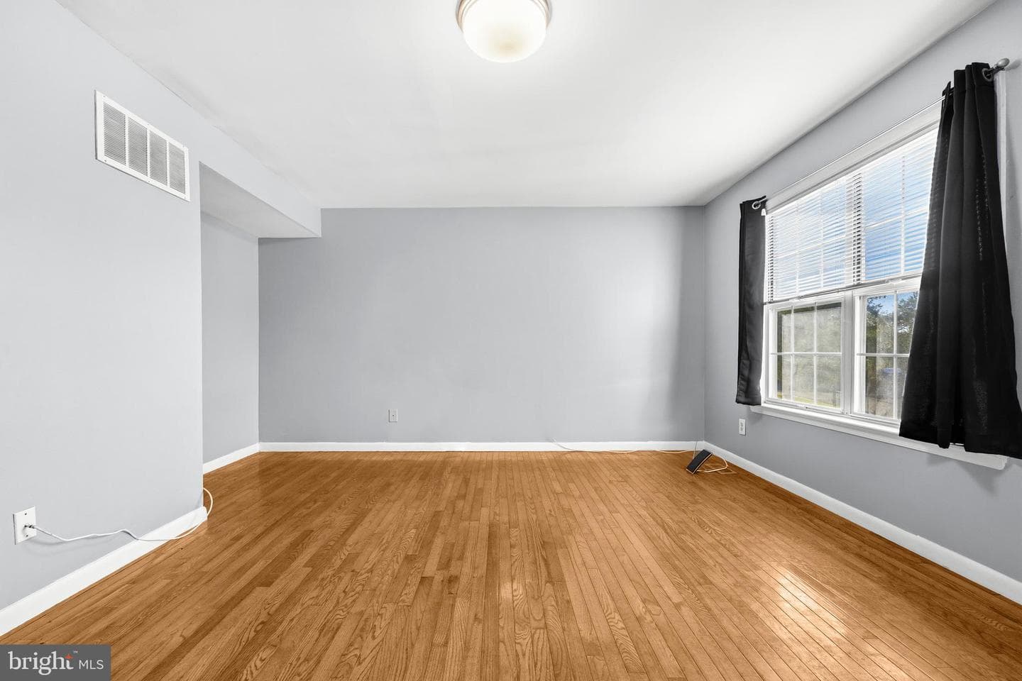 3381 Style Avenue photo 3