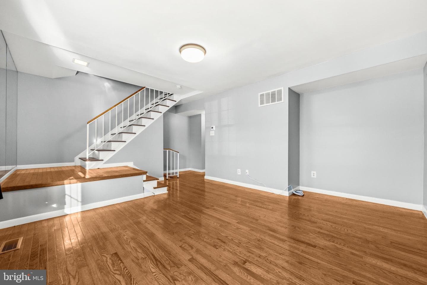 3381 Style Avenue photo 4