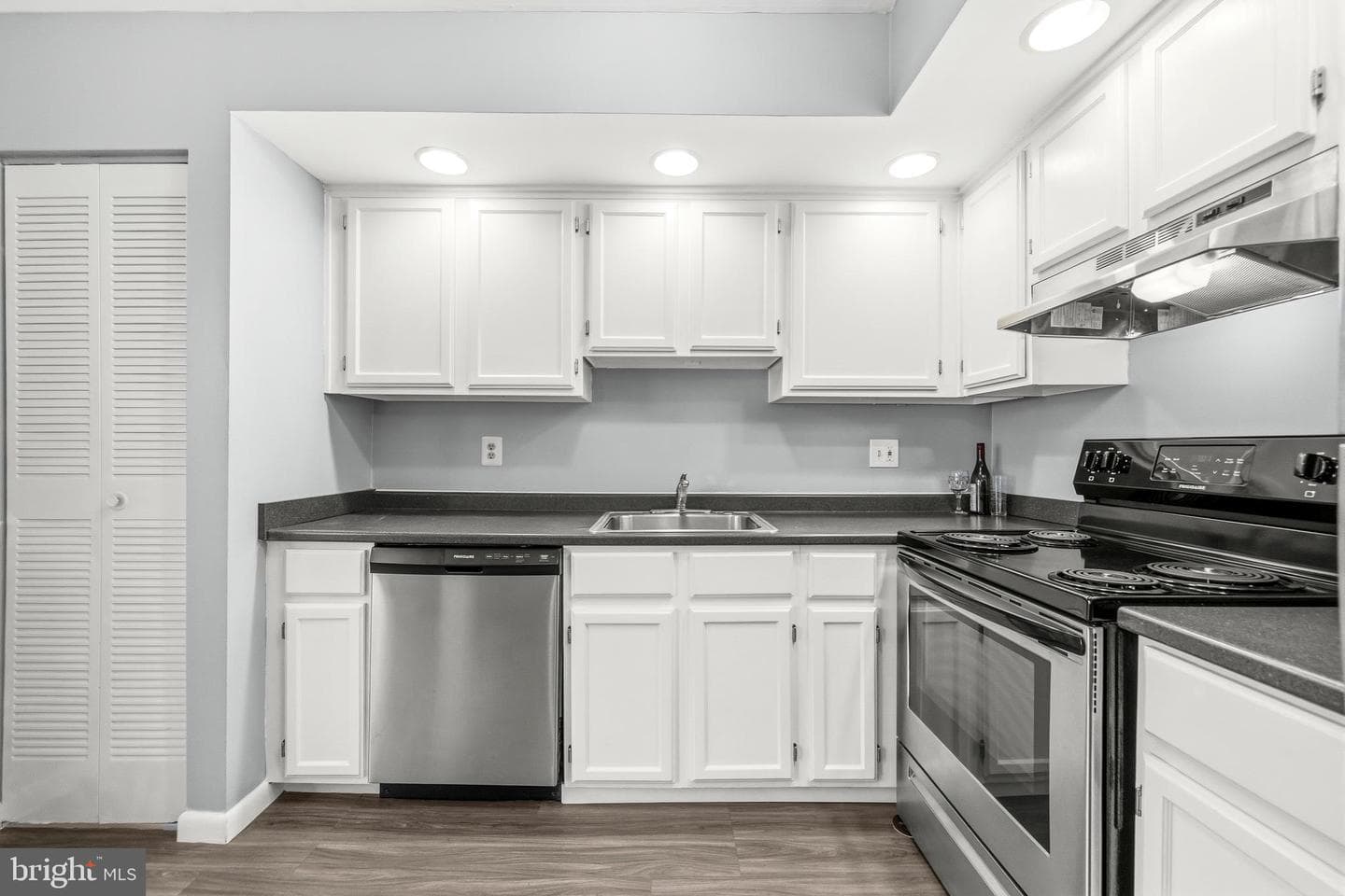 3381 Style Avenue photo 7