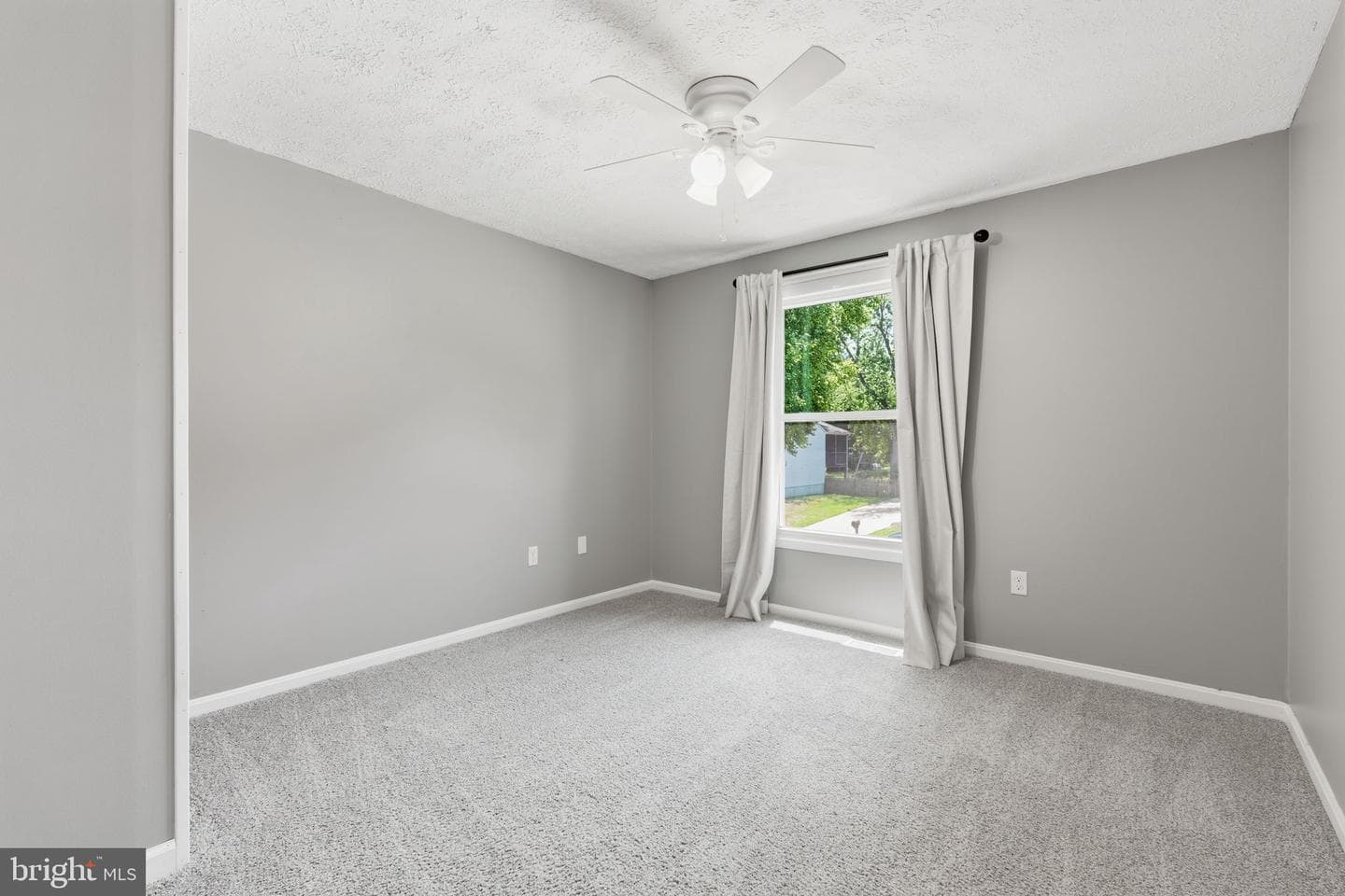 490 Eleanor Lane photo 21