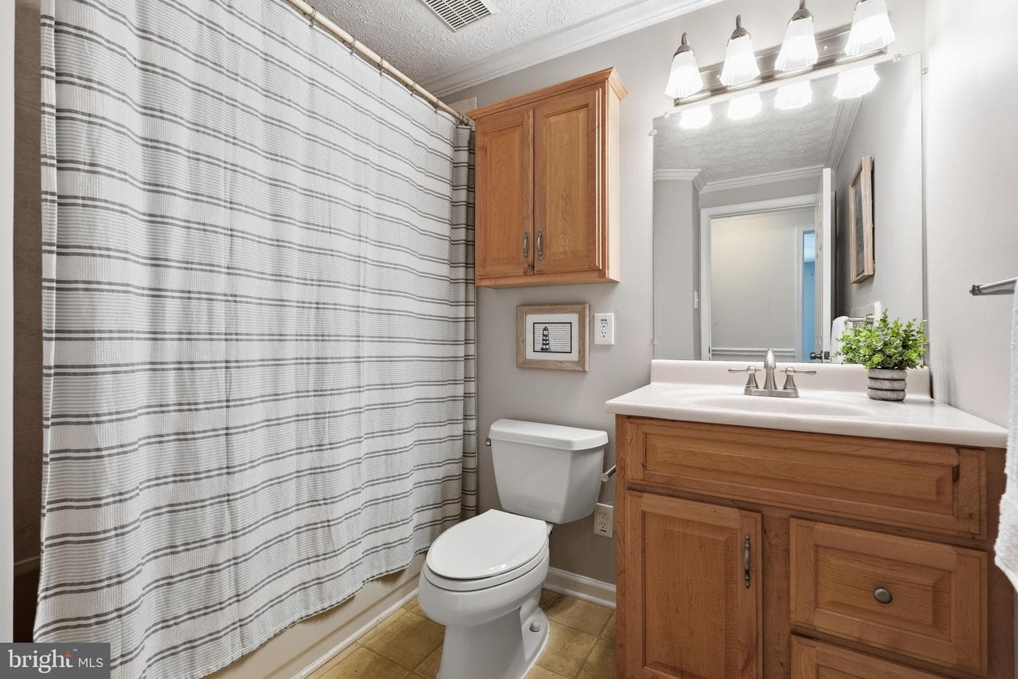 490 Eleanor Lane photo 22