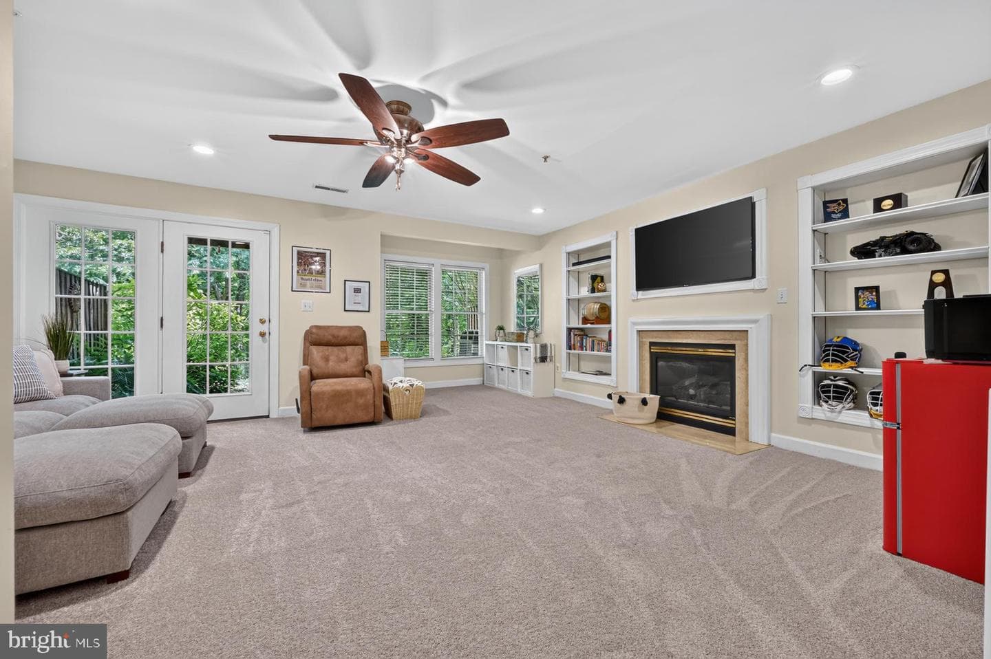 144 Riverton Place photo 32