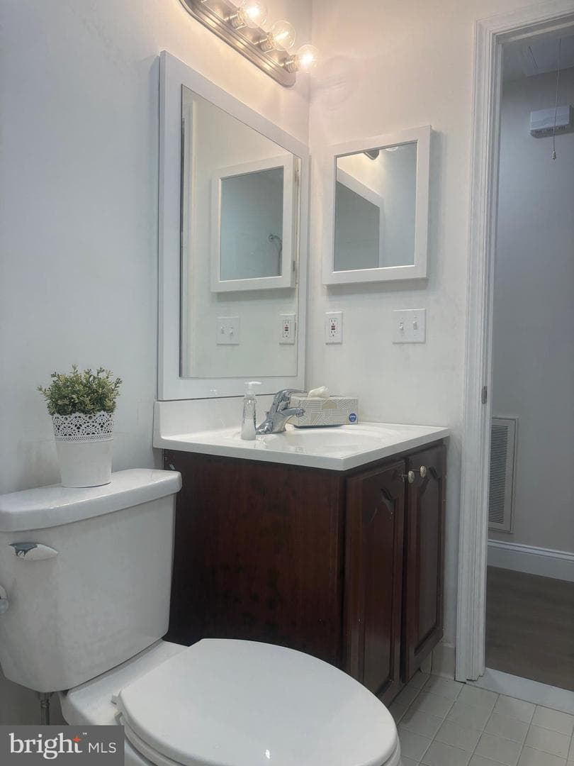 708 Sydney Terrace photo 29