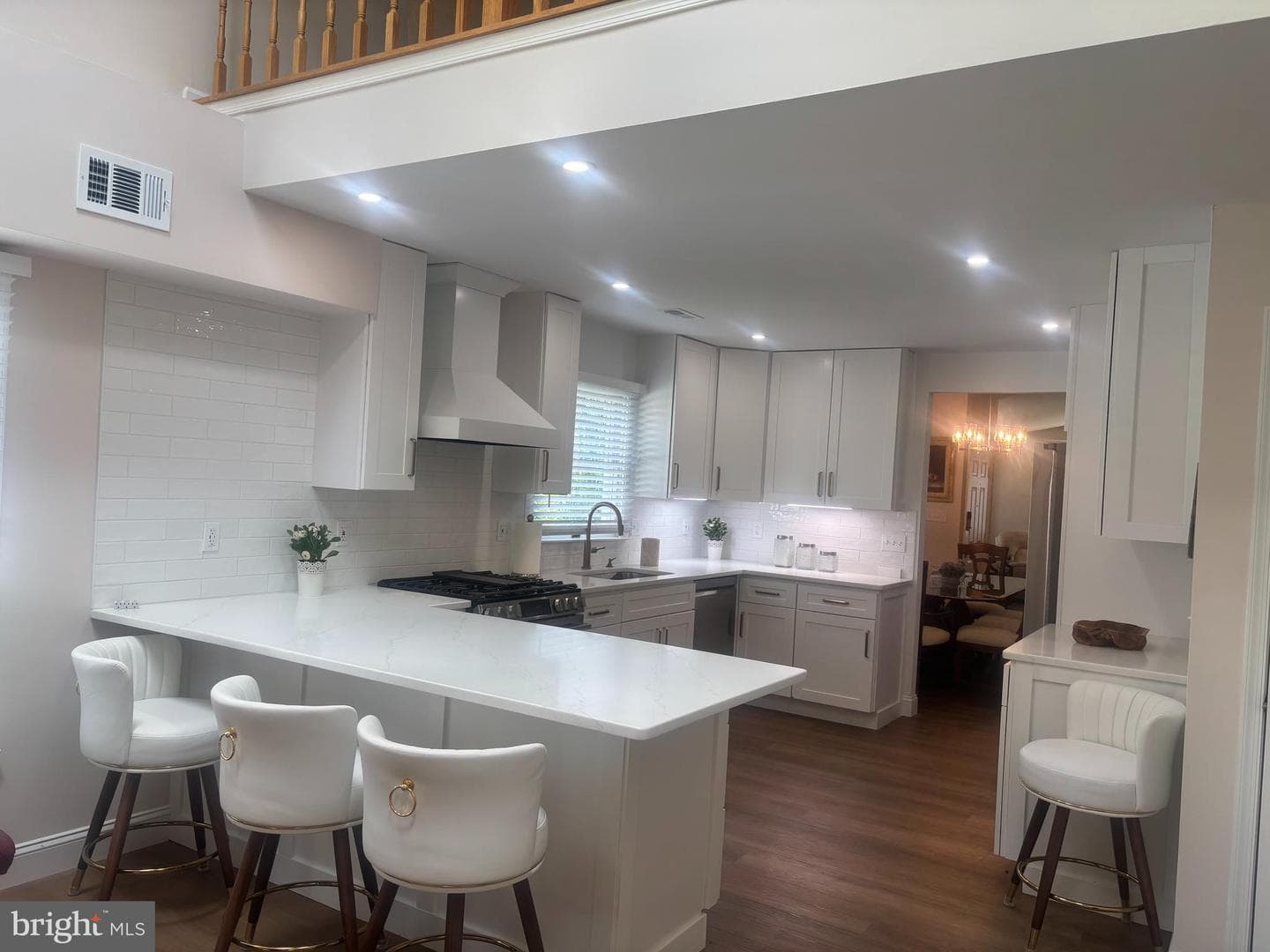 708 Sydney Terrace photo 6