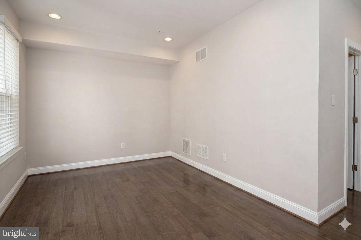 602 James Walker Place photo 10