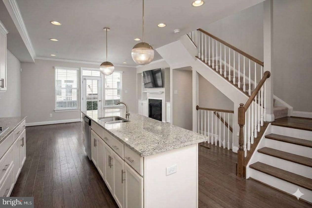 602 James Walker Place photo 16