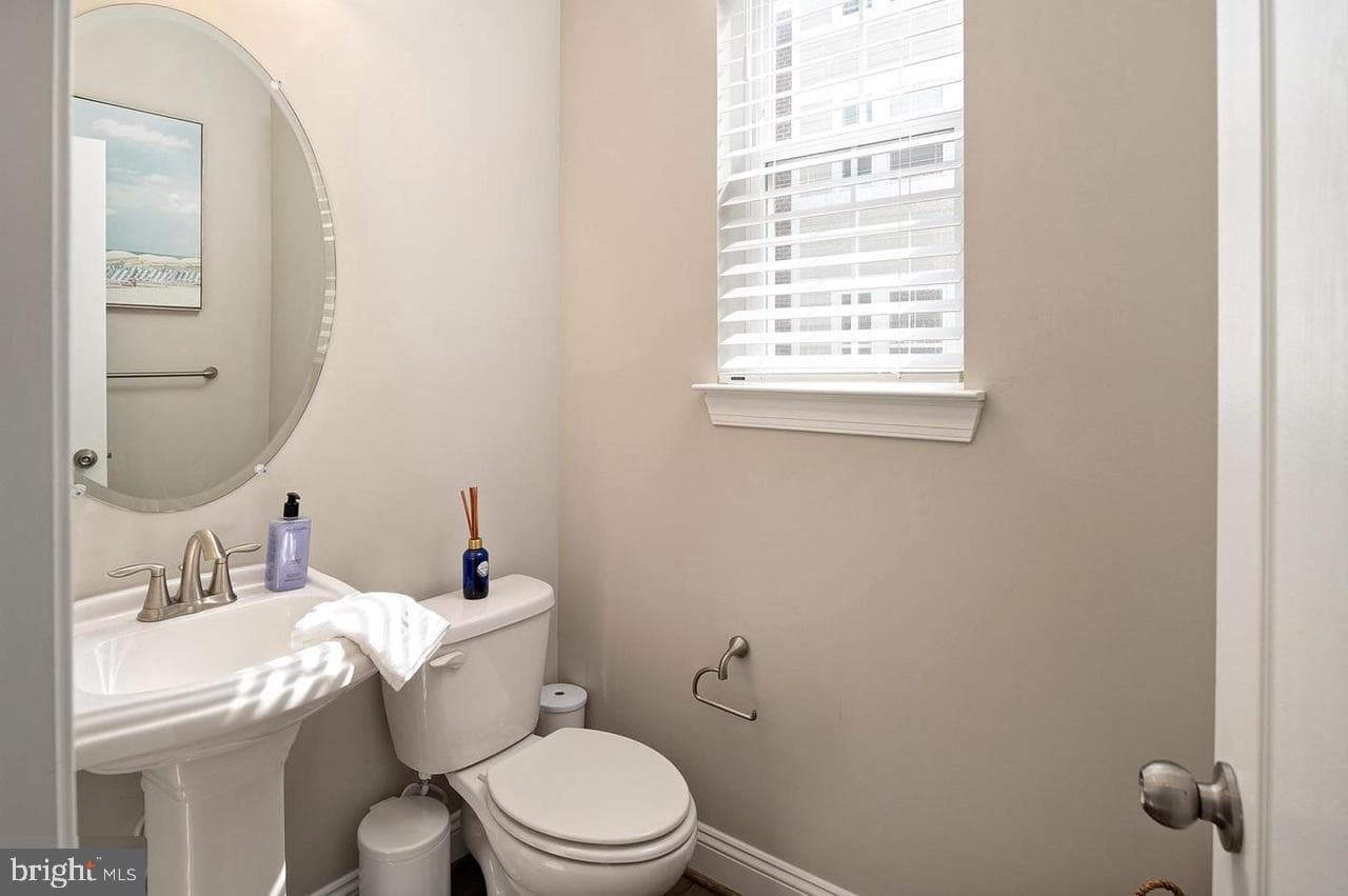 602 James Walker Place photo 23