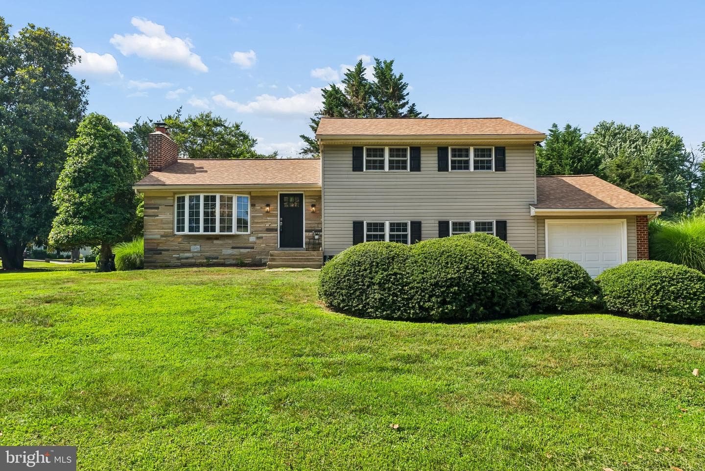 110 Lake View Drive, Annapolis
