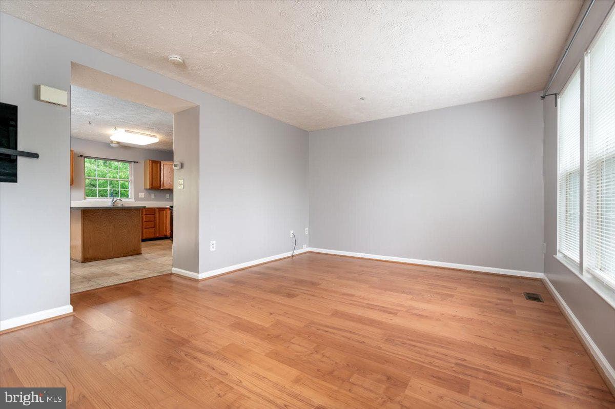 963 Chestnut Manor Court photo 3