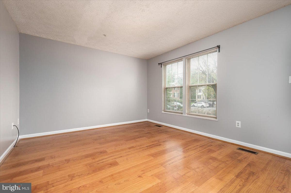963 Chestnut Manor Court photo 4