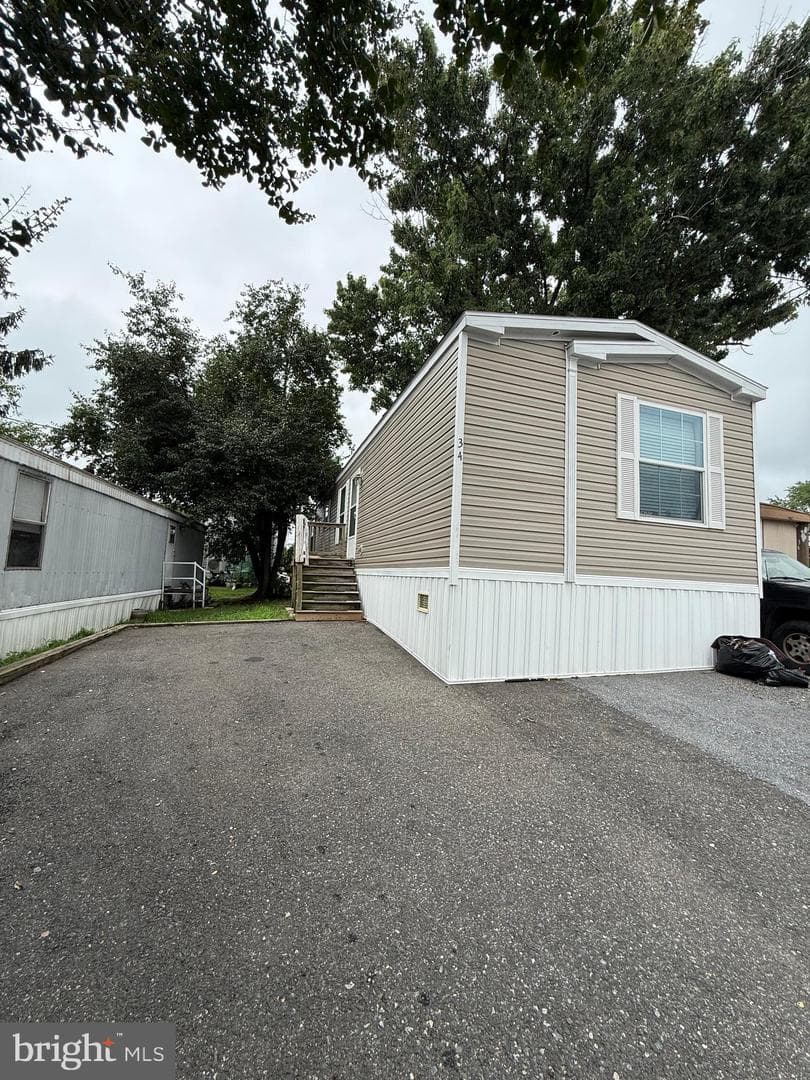 34 2nd Street, Lothian