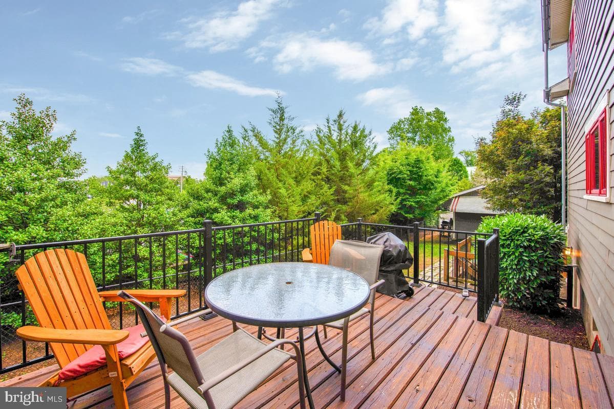219 Lockwood Court photo 31