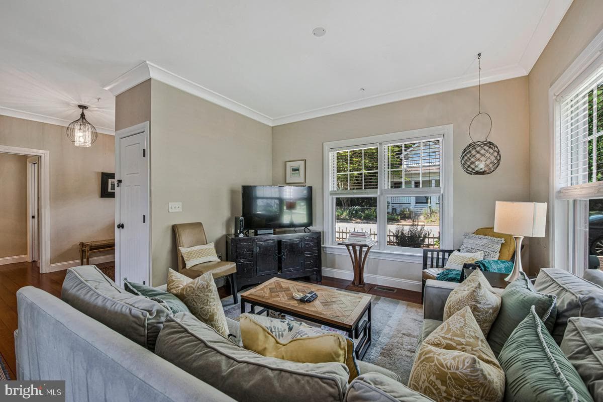 219 Lockwood Court photo 5