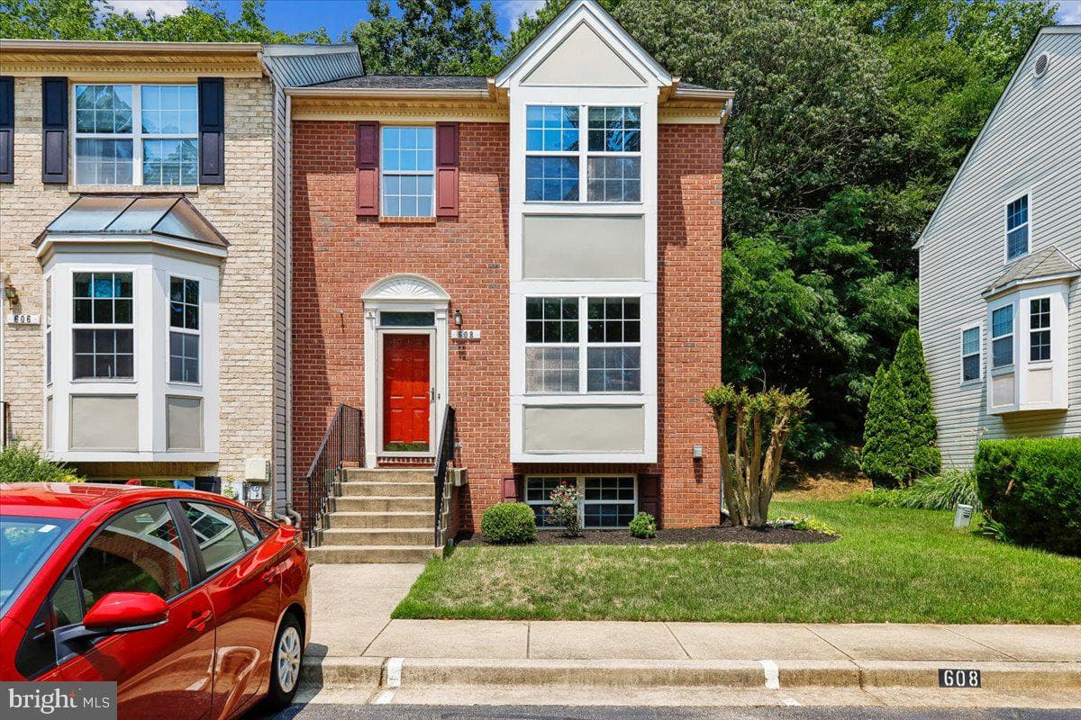 608 Talon Court, Arnold